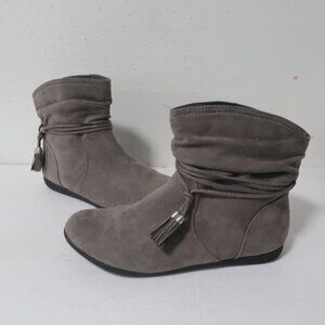 Arizona Kelly Slouchy Ankle boots low heel Size 9 Color Gray